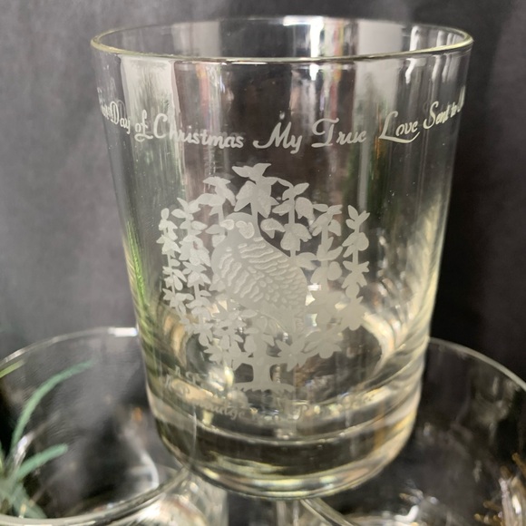 Set of 6 vintage HTF Garrick “12 days of Christmas” etched glasses (days 1-6) - Picture 3 of 16